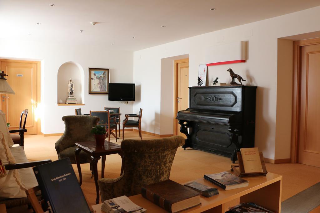 Hotel De Segarra Palouet